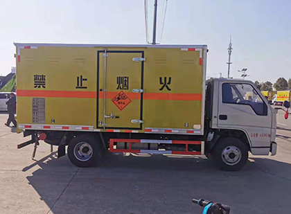 义马爆破器材运输车工人安全操作规范与智能技术保障